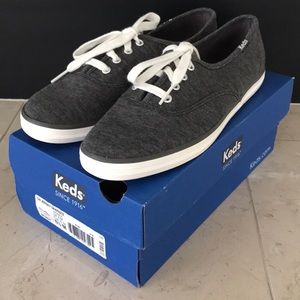NEW CH Jersey Graphite Keds